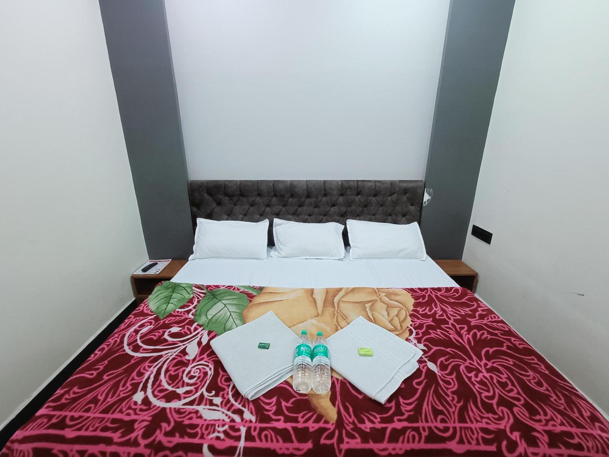 Hotel Shreem Ujjain Exterior photo